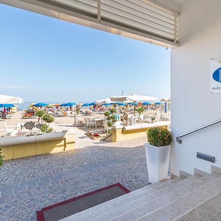 Hotel Vittoria Lignano Sabbiadoro Esterno foto