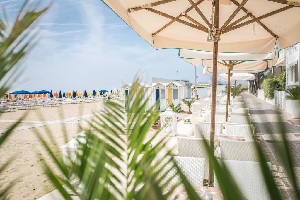 Hotel Vittoria Lignano Sabbiadoro Esterno foto