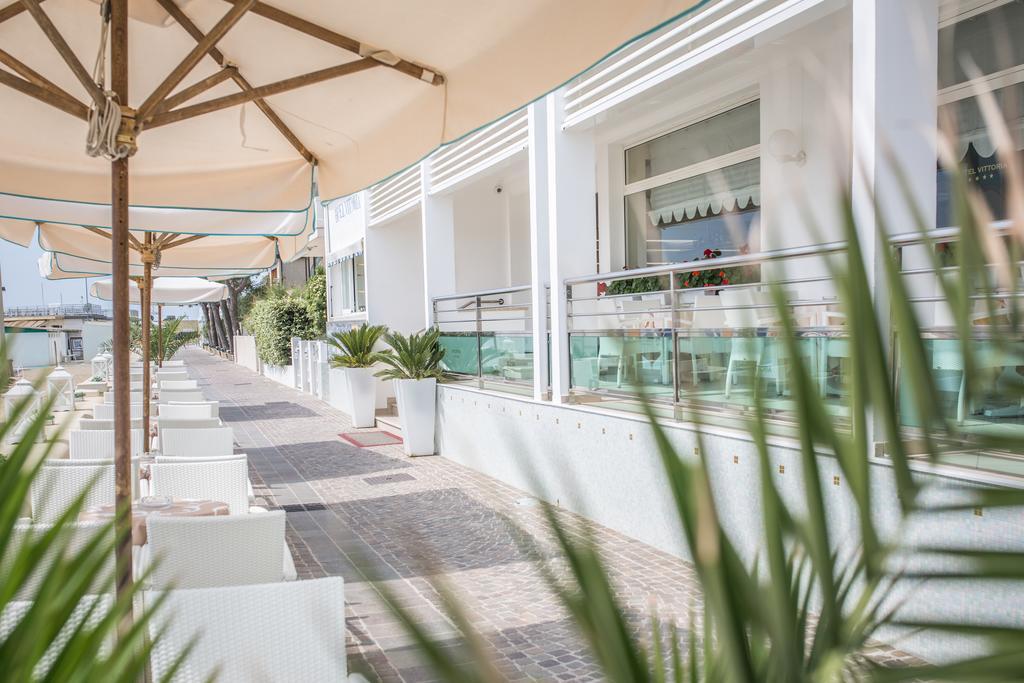 Hotel Vittoria Lignano Sabbiadoro Esterno foto