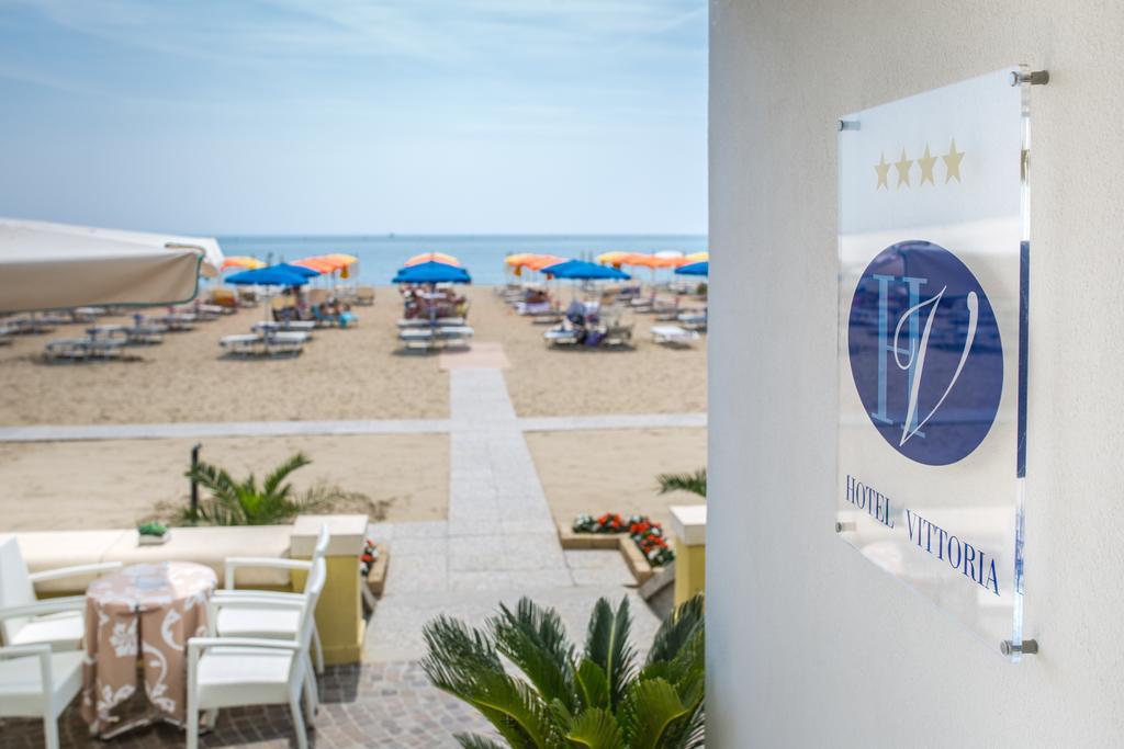 Hotel Vittoria Lignano Sabbiadoro Esterno foto