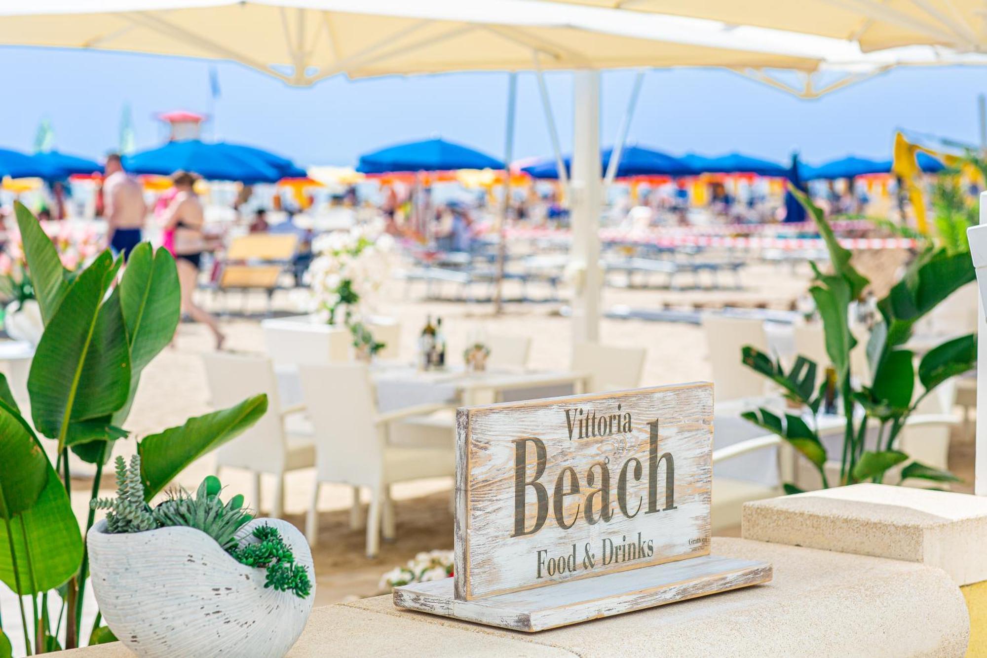 Hotel Vittoria Lignano Sabbiadoro Esterno foto