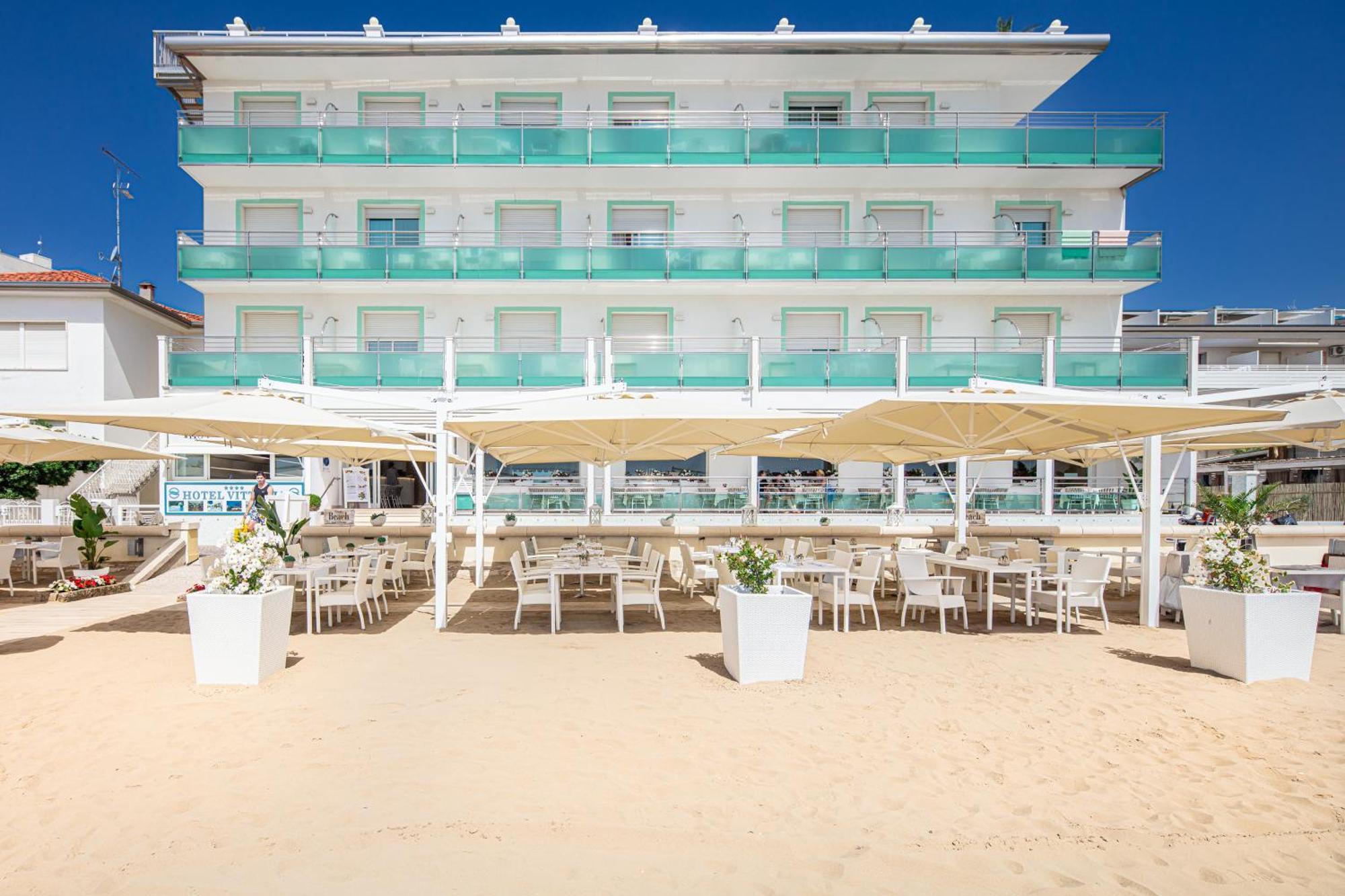 Hotel Vittoria Lignano Sabbiadoro Esterno foto