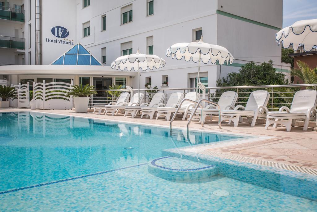 Hotel Vittoria Lignano Sabbiadoro Esterno foto