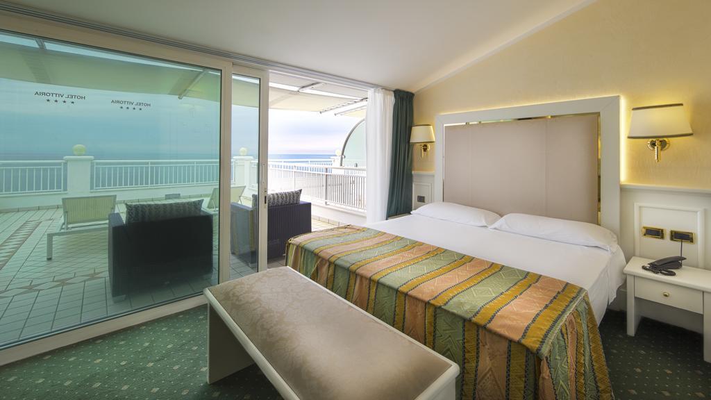 Hotel Vittoria Lignano Sabbiadoro Esterno foto