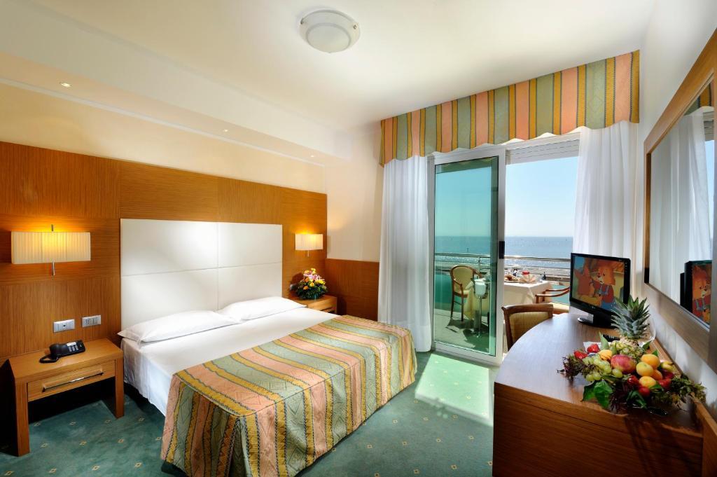 Hotel Vittoria Lignano Sabbiadoro Esterno foto