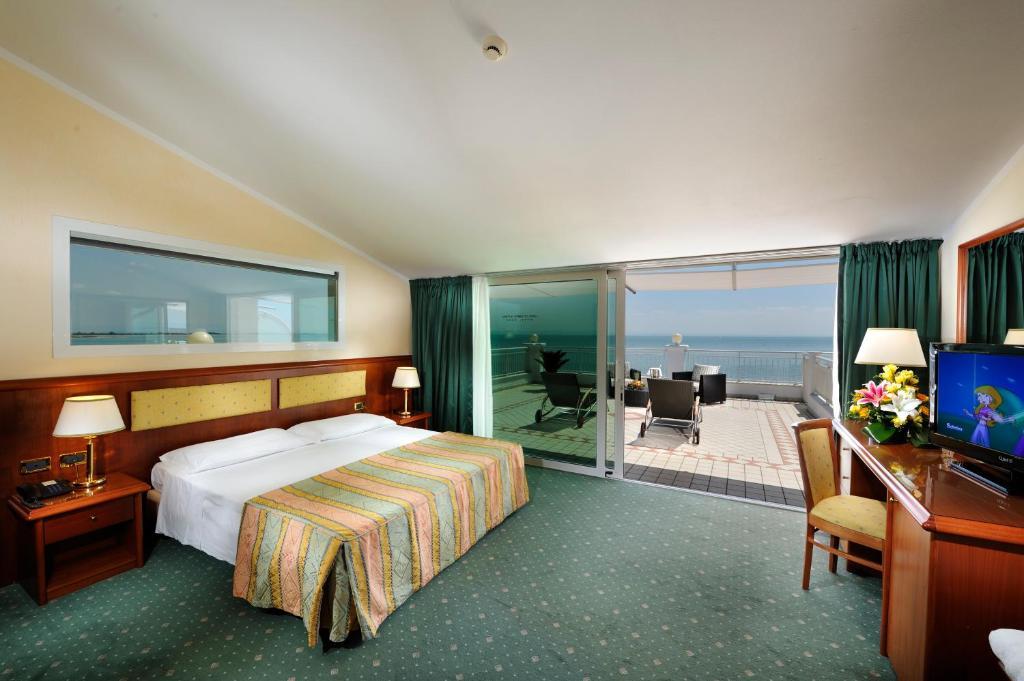 Hotel Vittoria Lignano Sabbiadoro Esterno foto