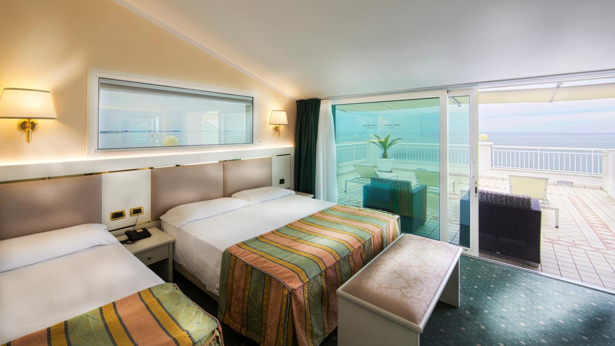 Hotel Vittoria Lignano Sabbiadoro Esterno foto