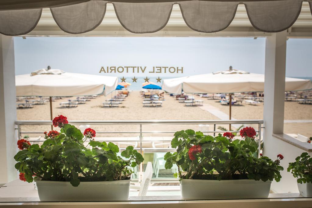 Hotel Vittoria Lignano Sabbiadoro Esterno foto