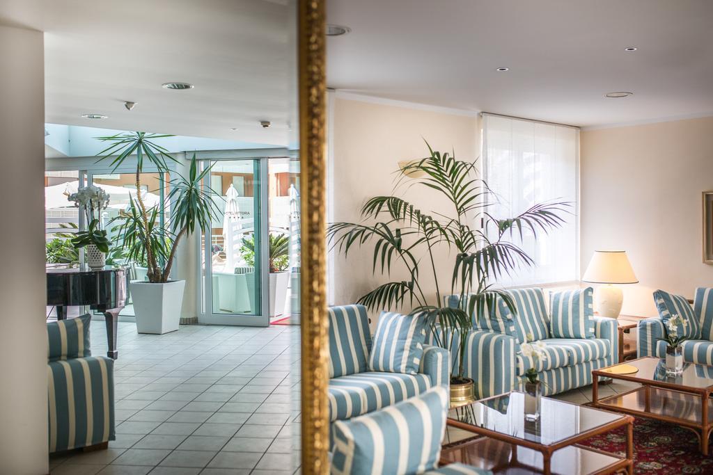 Hotel Vittoria Lignano Sabbiadoro Esterno foto