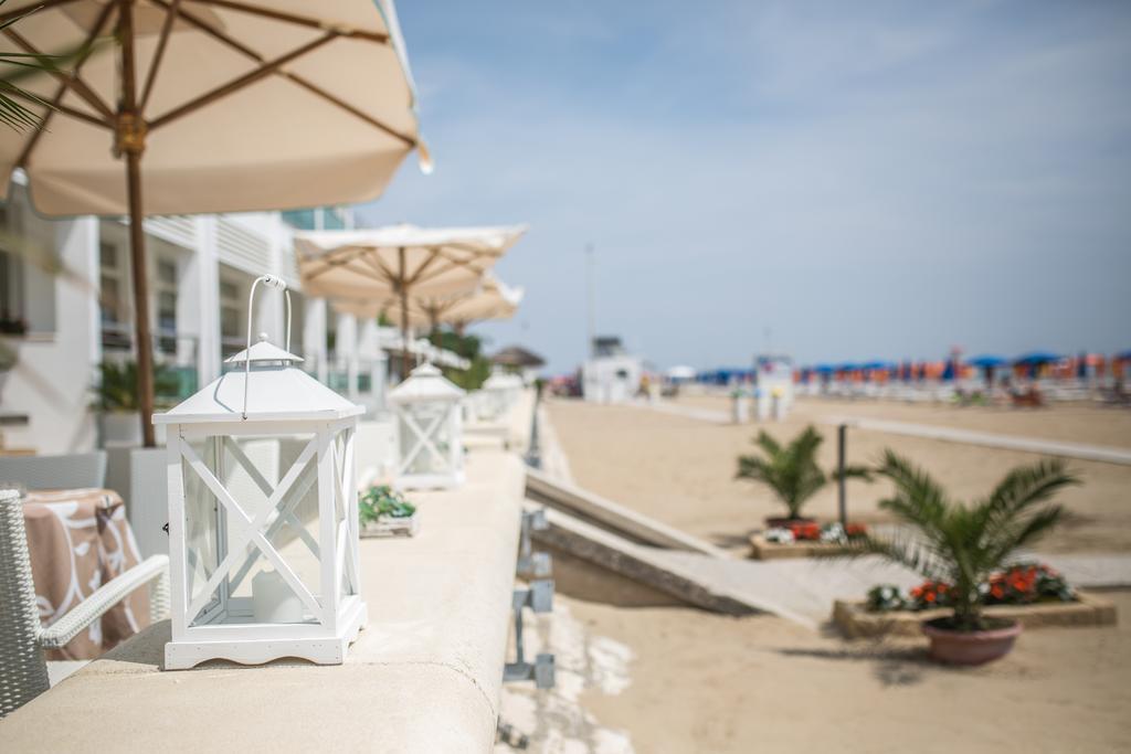 Hotel Vittoria Lignano Sabbiadoro Esterno foto