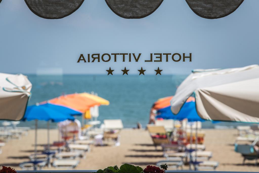 Hotel Vittoria Lignano Sabbiadoro Esterno foto