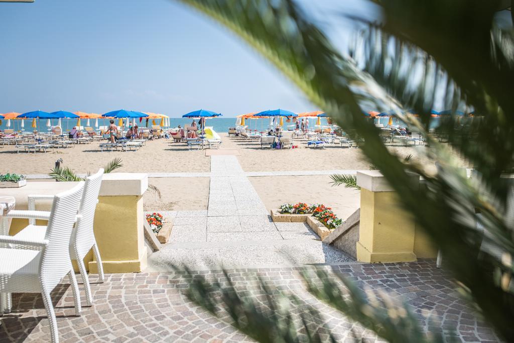 Hotel Vittoria Lignano Sabbiadoro Esterno foto