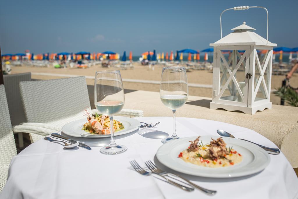 Hotel Vittoria Lignano Sabbiadoro Esterno foto