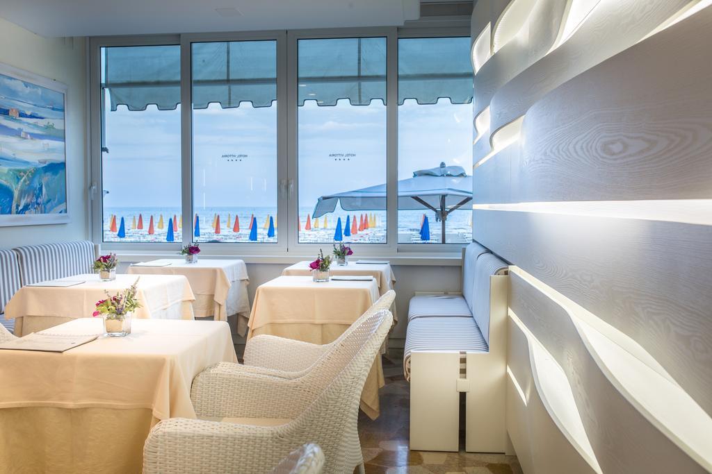 Hotel Vittoria Lignano Sabbiadoro Esterno foto