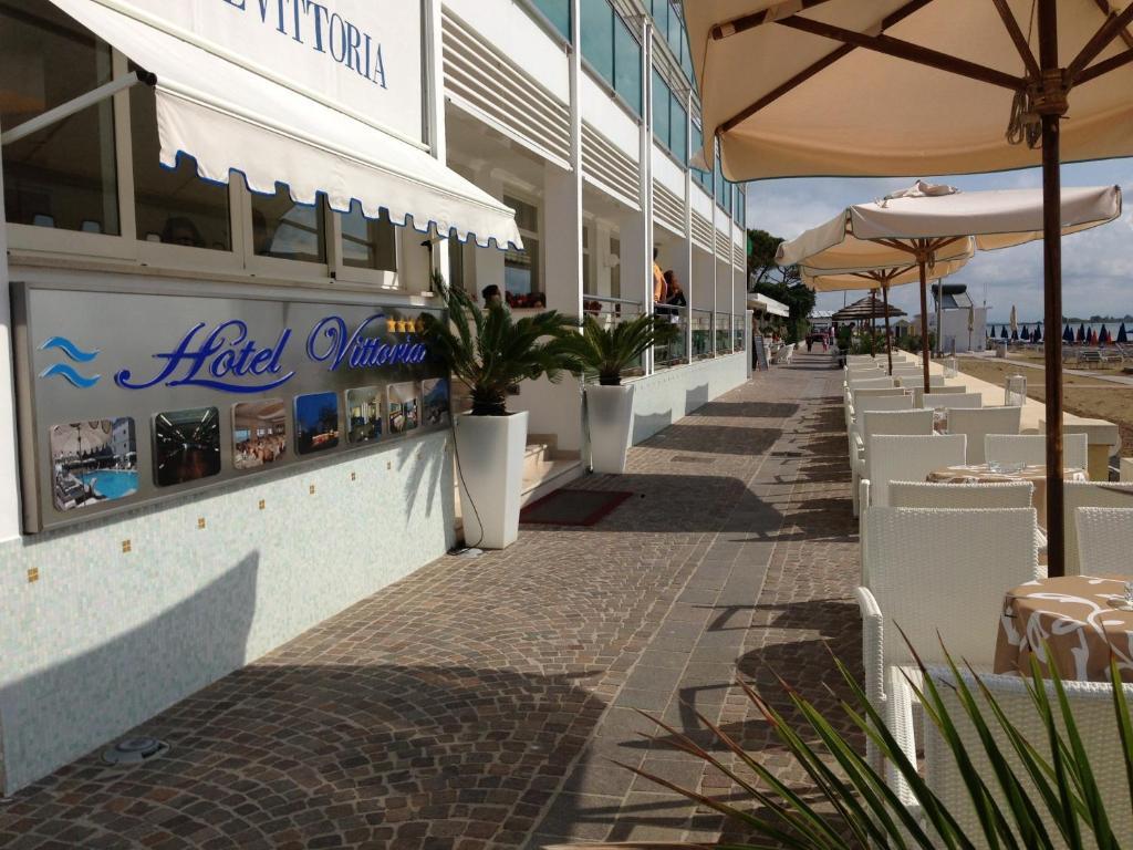 Hotel Vittoria Lignano Sabbiadoro Esterno foto