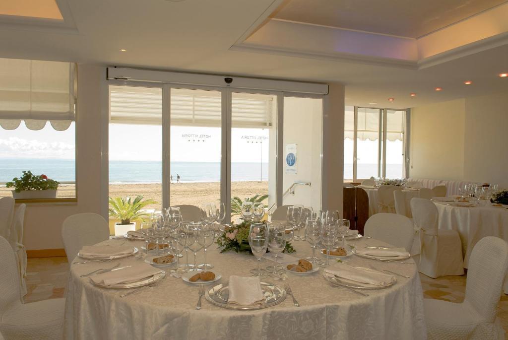 Hotel Vittoria Lignano Sabbiadoro Esterno foto