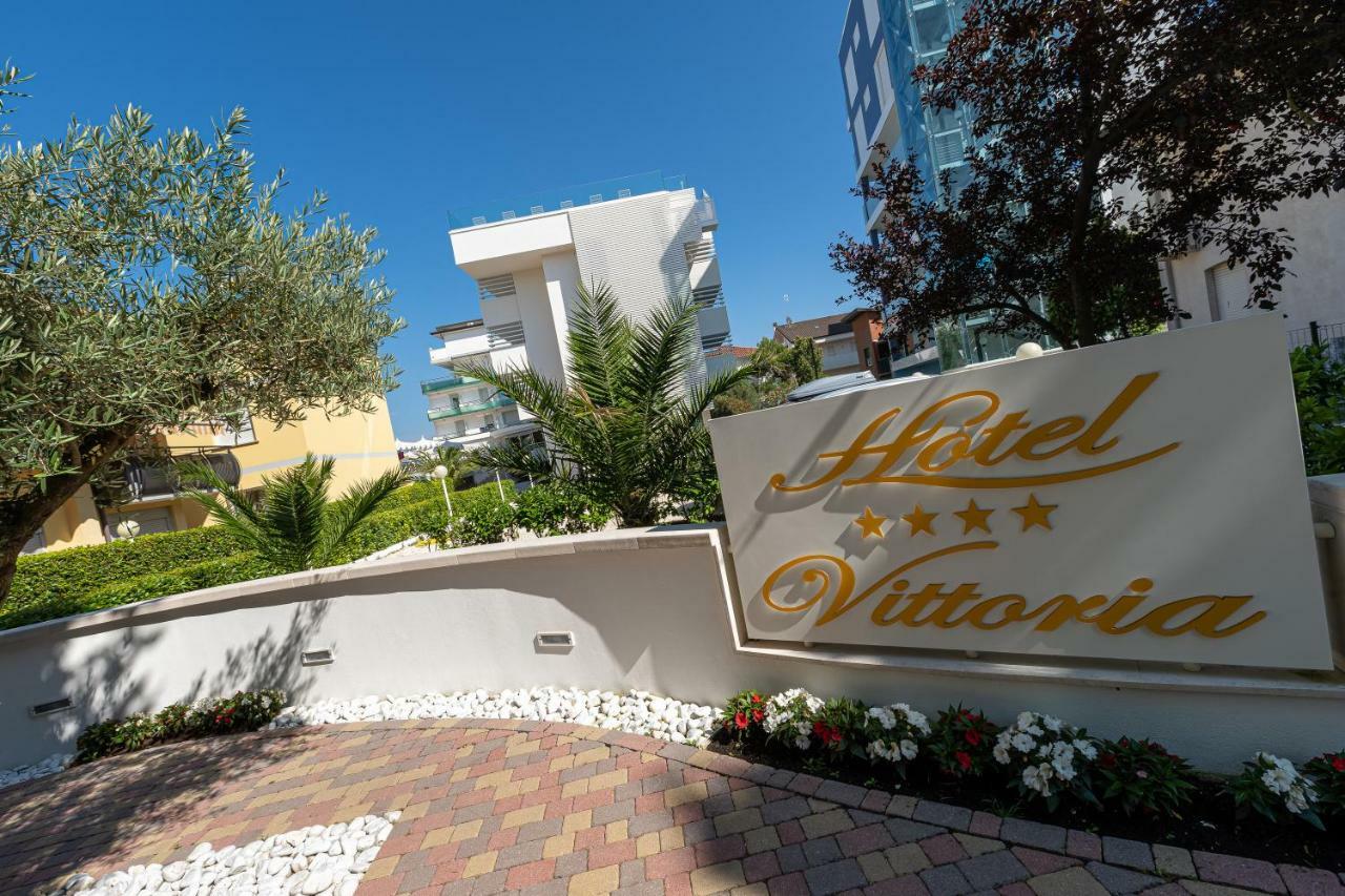 Hotel Vittoria Lignano Sabbiadoro Esterno foto